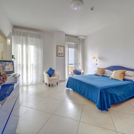 Hotel Carlton Beach Rimini Extérieur photo