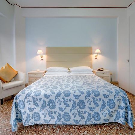 Hotel Carlton Beach Rimini Extérieur photo