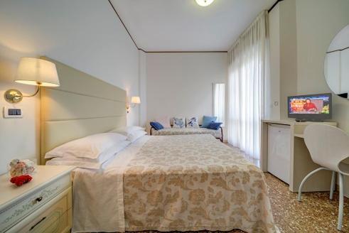 Hotel Carlton Beach Rimini Extérieur photo
