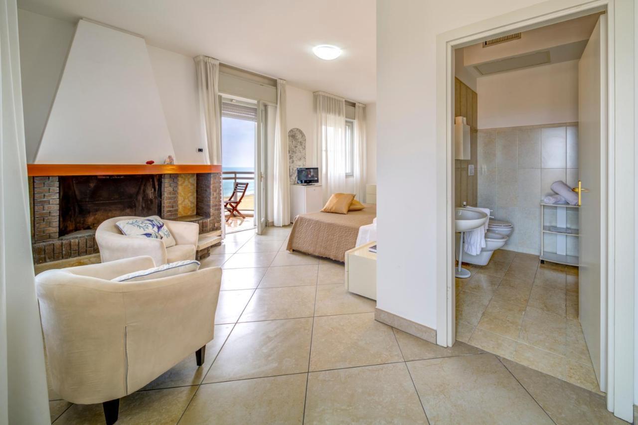 Hotel Carlton Beach Rimini Extérieur photo