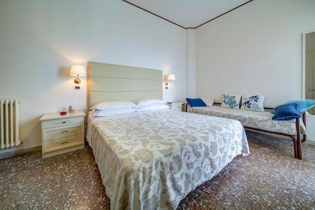 Hotel Carlton Beach Rimini Extérieur photo