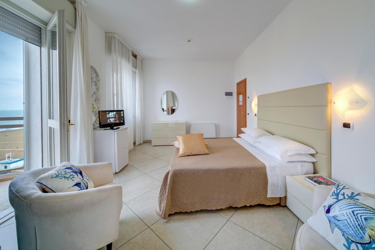 Hotel Carlton Beach Rimini Extérieur photo