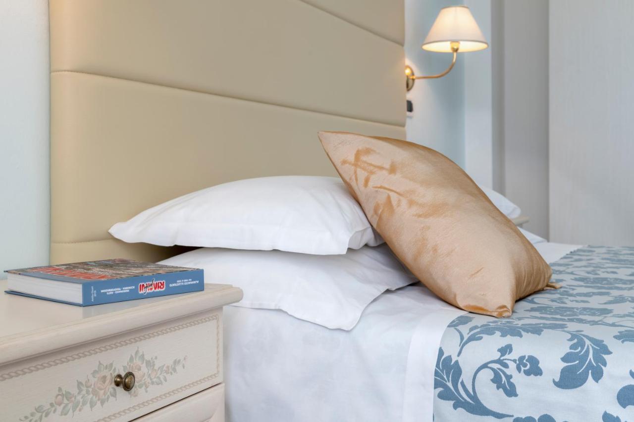 Hotel Carlton Beach Rimini Extérieur photo