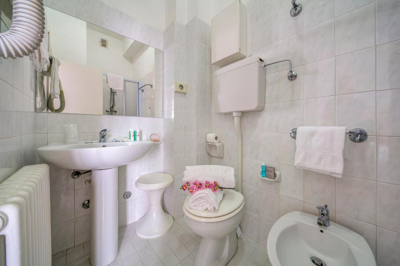 Hotel Carlton Beach Rimini Extérieur photo
