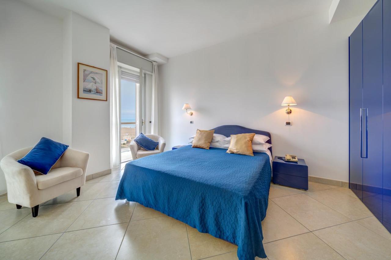 Hotel Carlton Beach Rimini Extérieur photo