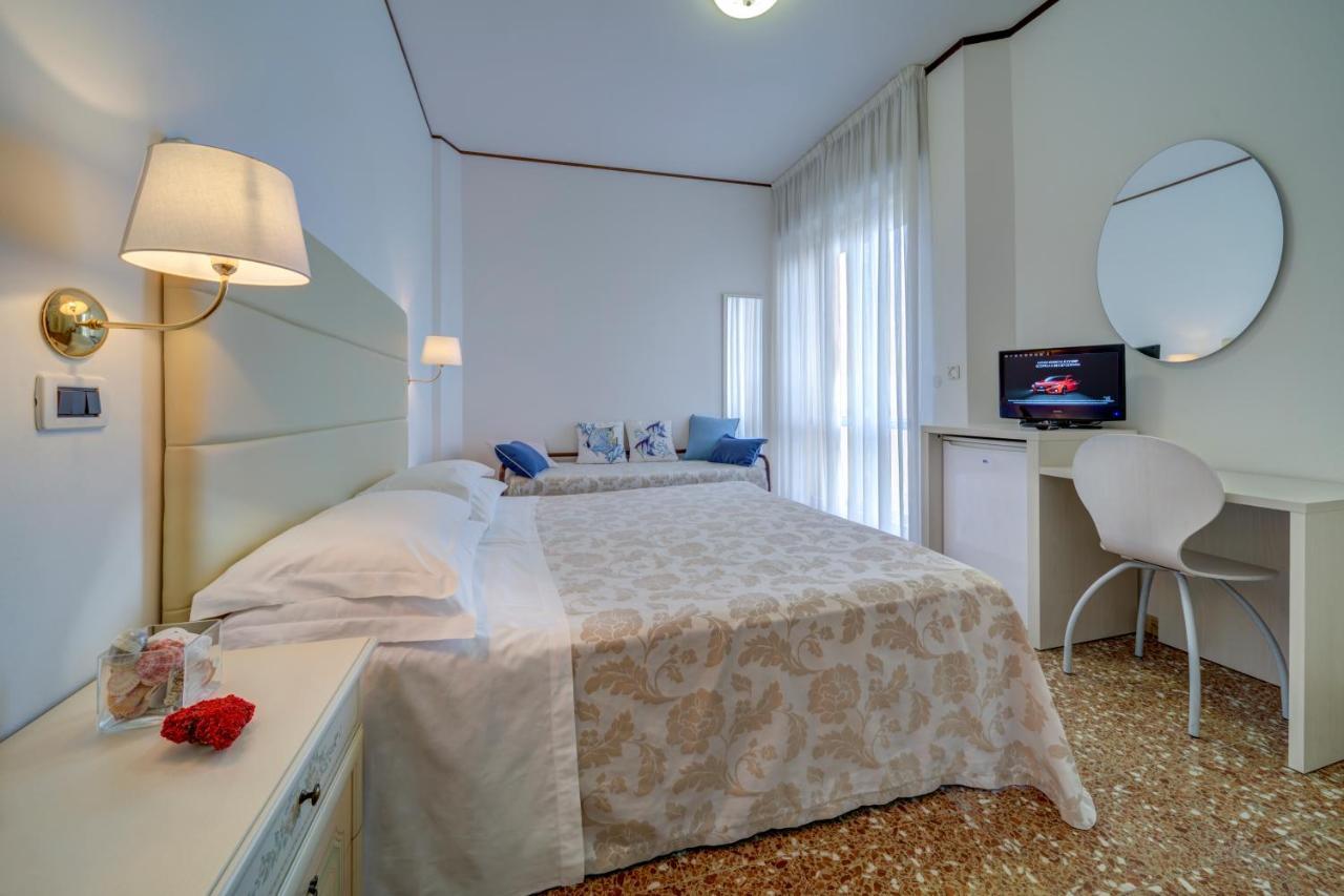 Hotel Carlton Beach Rimini Extérieur photo