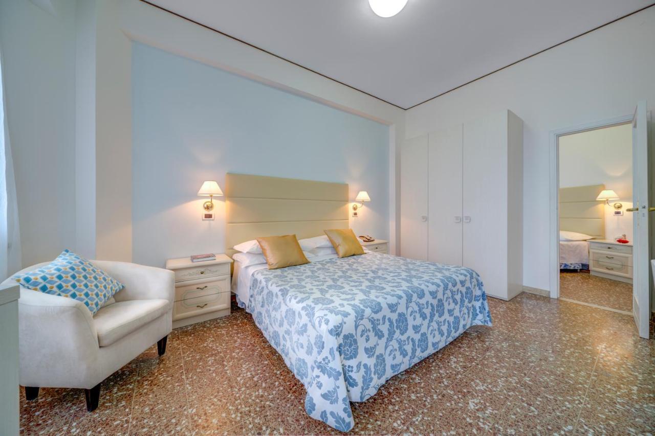 Hotel Carlton Beach Rimini Extérieur photo
