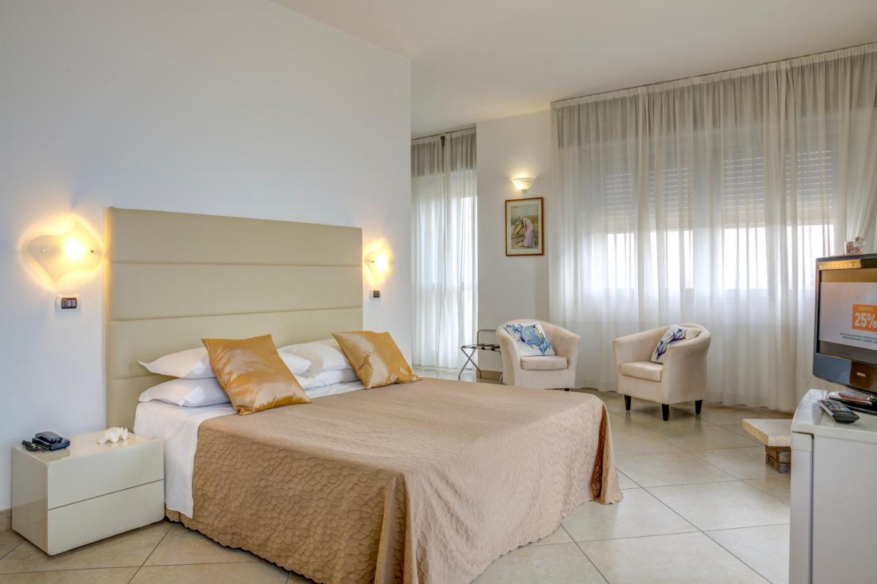 Hotel Carlton Beach Rimini Extérieur photo
