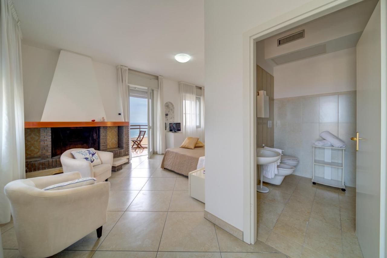 Hotel Carlton Beach Rimini Extérieur photo