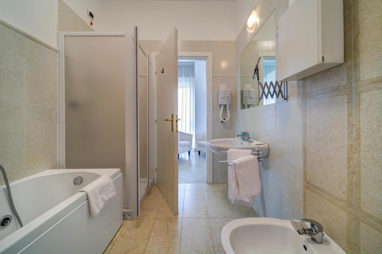 Hotel Carlton Beach Rimini Extérieur photo