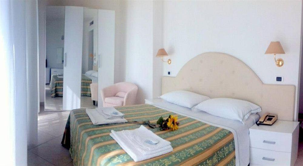 Hotel Carlton Beach Rimini Extérieur photo