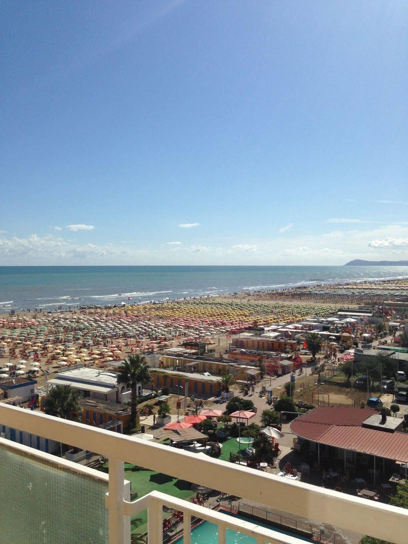 Hotel Carlton Beach Rimini Extérieur photo