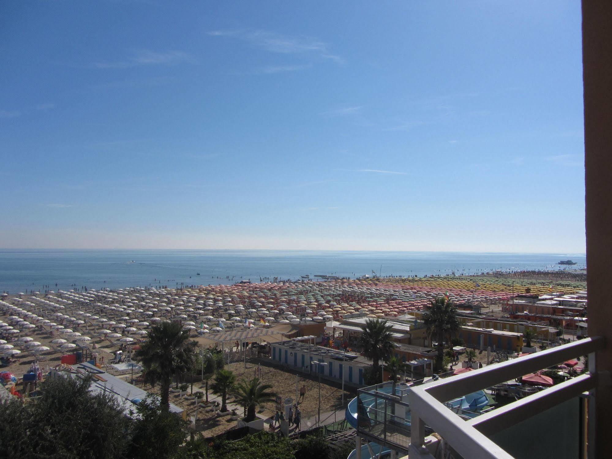 Hotel Carlton Beach Rimini Extérieur photo