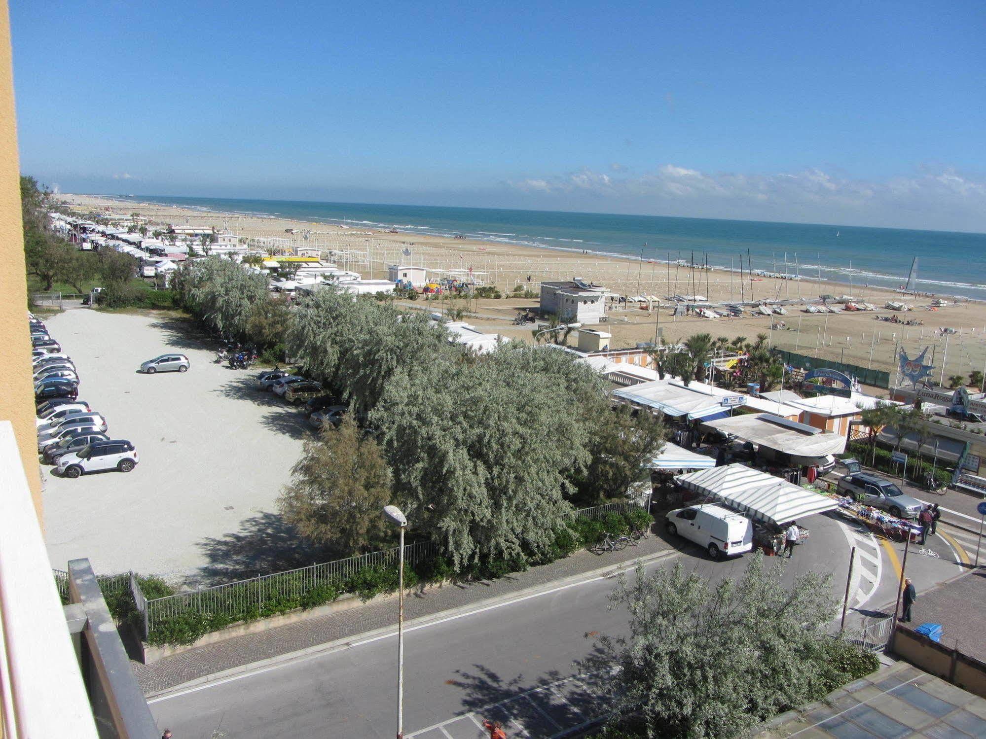 Hotel Carlton Beach Rimini Extérieur photo