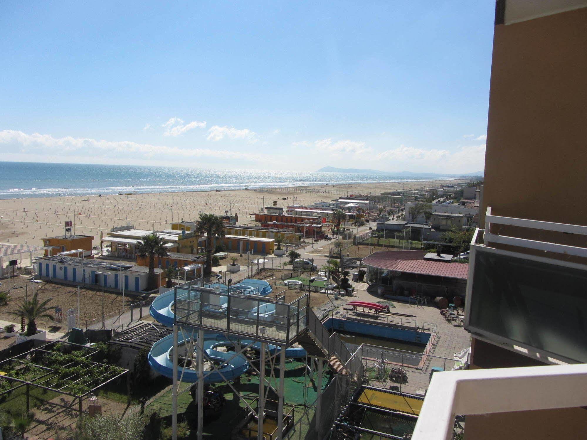 Hotel Carlton Beach Rimini Extérieur photo